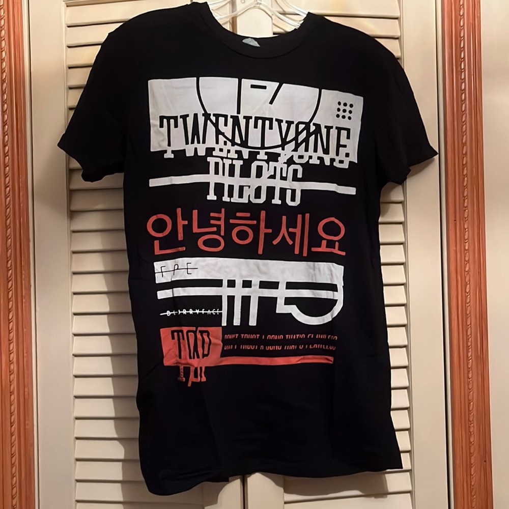 Discontinued size S twenty one pilots band tee